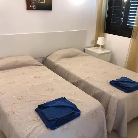 Lovely Self Catering 1 Bed 6a2, Cristianos, Tenerife Appartement